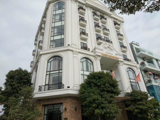 Hệ thống cửa nhôm kính, vách thông tầng Khách sạn Paris Aparments tại TP Bắc Ninh